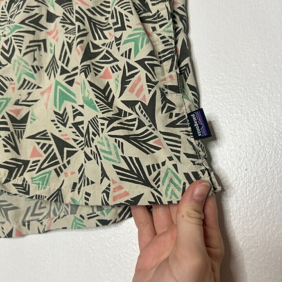 Patagonia Women's 2.5" Barely Baggies Geometric Print Shorts Size Medium - Picture 3 of 6